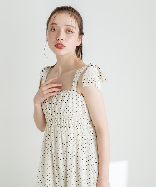 OLIVE des OLIVE（オリーブデオリーブ）の「肩リボンシャーリングキャミワンピース　1031090630（ワンピース・レディース・ライム/ピンク/ラベンダー/アイボリー/サックスブルー/ブラック・FREE）」の10枚目の写真