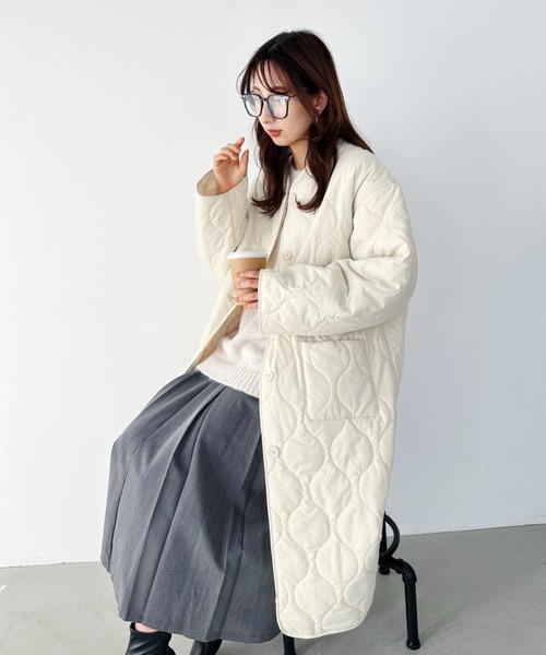 Niell(ニール)の「POLOCHAMPS(ポロチャンプス)/キルティングノーカラー キルティング ロングコート(ノーカラーコート・レディース・カーキ/ベージュ/アイボリー/ブラック・FREE)」の17枚目の写真