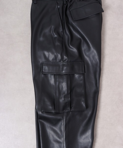 SUGGESTION（サジェッション）の「Synthetic leather cargo pants / 合皮カーゴパンツ UNISEX（カーゴパンツ・メンズ・ブラック・M/L/LL）」の11枚目の写真