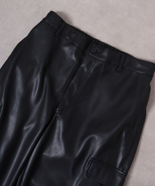 SUGGESTION（サジェッション）の「Synthetic leather cargo pants / 合皮カーゴパンツ UNISEX（カーゴパンツ・メンズ・ブラック・M/L/LL）」の9枚目の写真