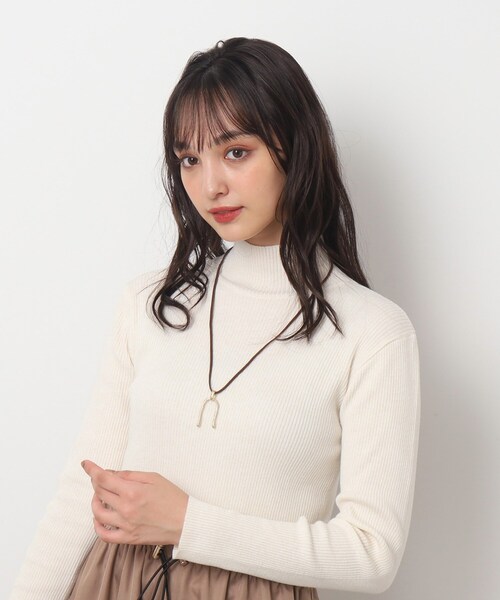 SHOO・LA・RUE（シューラルー）の「◆U字フェイクスェードネックレス（ネックレス・レディース・シルバー/ゴールド・00）」の8枚目の写真
