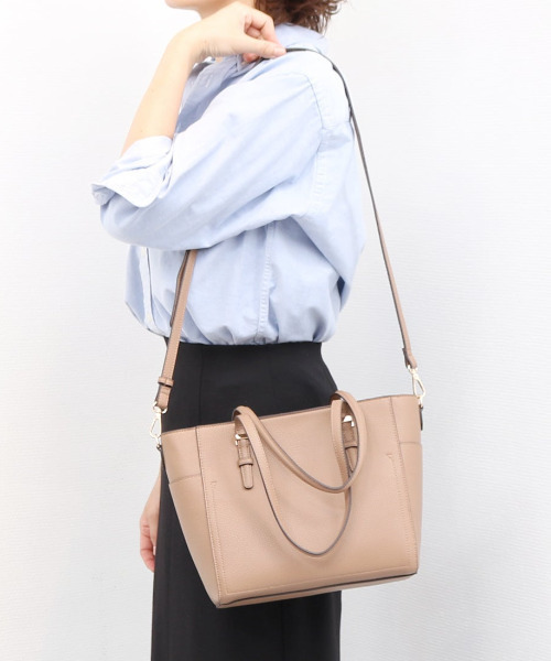 cache cache(カシュ カシュ)の「カシュカシュ cachecache / 横型金具ポイント2wayトートバッグ(トートバッグ・レディース・アイボリー/ベージュ/ブラック・FREE)」の3枚目の写真