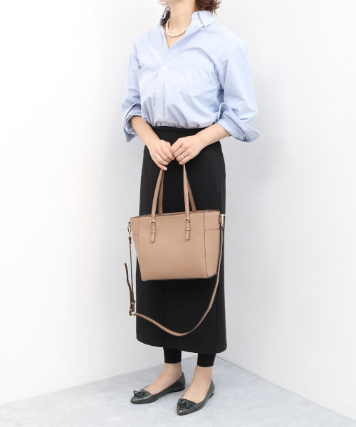 cache cache(カシュ カシュ)の「カシュカシュ cachecache / 横型金具ポイント2wayトートバッグ(トートバッグ・レディース・アイボリー/ベージュ/ブラック・FREE)」の4枚目の写真
