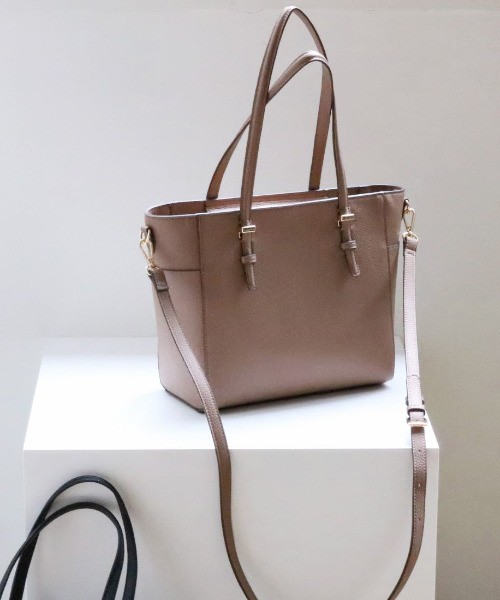 cache cache(カシュ カシュ)の「カシュカシュ cachecache / 横型金具ポイント2wayトートバッグ(トートバッグ・レディース・アイボリー/ベージュ/ブラック・FREE)」の5枚目の写真