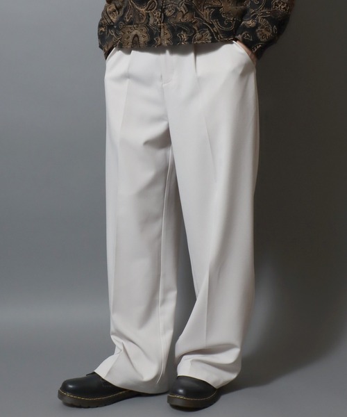 ANPAS(アンパス)の「Tuck Wide Straight Pants/センタープレス タック ワイド ストレートスラックスパンツ ボトムス メンズ(スラックス・メンズ・ホワイト/アイボリー/モカ/チャコール/ブラック・M/S/L/LL)」の3枚目の写真
