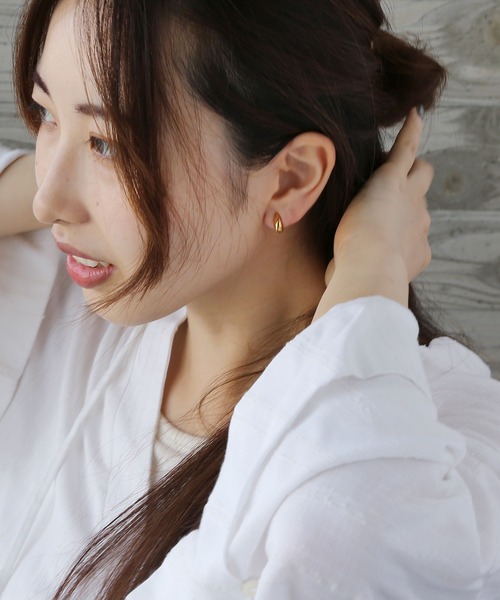 colleca la（コレカラ）の「[stainless]ステンレス ・小さめしずくピアス〈金属アレルギー対応〉（ピアス（両耳用）・レディース・ピンクゴールド/シルバー/ゴールド・ﾌﾘ-）」の4枚目の写真