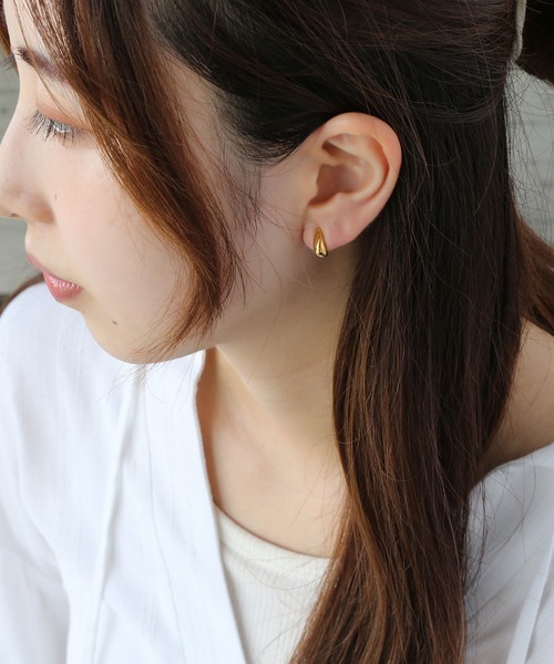 colleca la（コレカラ）の「[stainless]ステンレス ・小さめしずくピアス〈金属アレルギー対応〉（ピアス（両耳用）・レディース・ピンクゴールド/シルバー/ゴールド・ﾌﾘ-）」の5枚目の写真