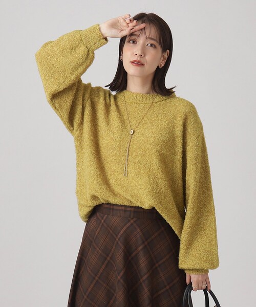 SHOO・LA・RUE（シューラルー）の「◆【体型カバー】ふわふわブークレトップス（ニット/セーター・レディース・ブラウン系その他/イエロー/アイボリー/サックスブルー・00）」の4枚目の写真