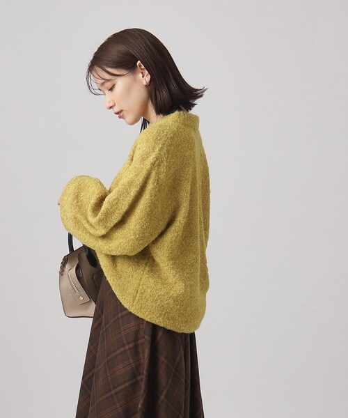 SHOO・LA・RUE（シューラルー）の「◆【体型カバー】ふわふわブークレトップス（ニット/セーター・レディース・ブラウン系その他/イエロー/アイボリー/サックスブルー・00）」の10枚目の写真