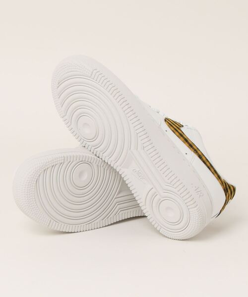 NIKE(ナイキ)の「【NIKE】ナイキ エア フォース 1 '07 ESS(スニーカー・レディース・ホワイト・22.5cm/23.5cm/24.5cm/25.5cm/23/24/25)」の3枚目の写真