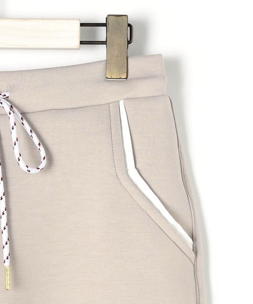 NICOLE white（ニコルホワイト）の「テーパードパンツ／ダンボールポンチ（その他パンツ・レディース・ベージュ/オフホワイト/ブラック・FREE）」の6枚目の写真