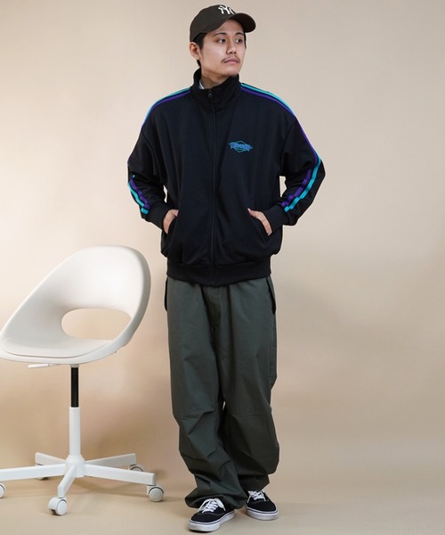 THRASHER（スラッシャー）の「【ムラサキスポーツ別注】THRASHER/スラッシャー トラックジャケット ビッグシルエット スポーツミックス THM-24SPJKT01（ジャージ・メンズ・ブラウン/ブラック・M/L/XL）」の11枚目の写真