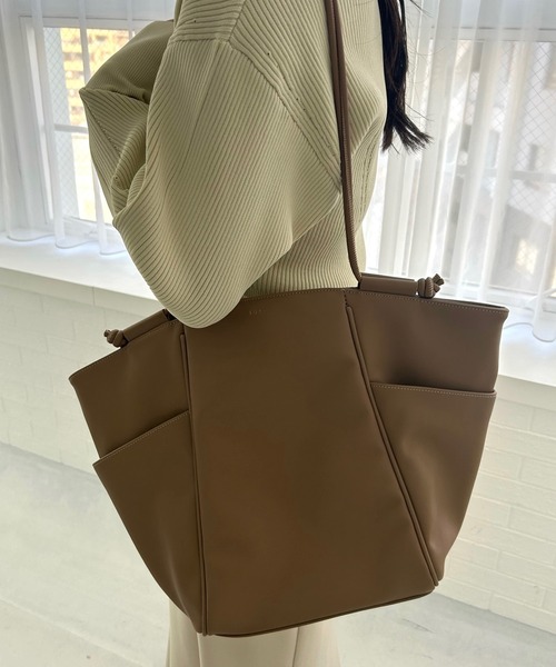 loti（ロティ）の「【EC限定】loti 2WAYハンドルトート（トートバッグ・レディース・ブラック/ベージュ/ネイビー・ONE SIZE）」の2枚目の写真