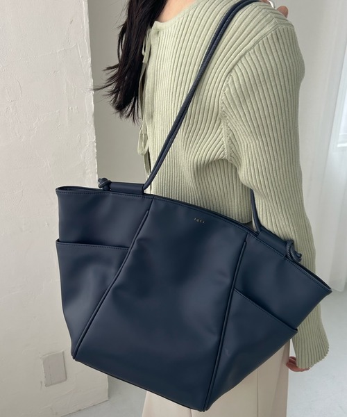 loti（ロティ）の「【EC限定】loti 2WAYハンドルトート（トートバッグ・レディース・ブラック/ベージュ/ネイビー・ONE SIZE）」の3枚目の写真