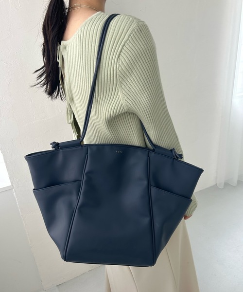 loti（ロティ）の「【EC限定】loti 2WAYハンドルトート（トートバッグ・レディース・ブラック/ベージュ/ネイビー・ONE SIZE）」の11枚目の写真