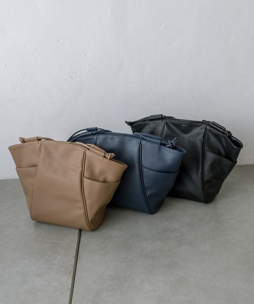 loti（ロティ）の「【EC限定】loti 2WAYハンドルトート（トートバッグ・レディース・ブラック/ベージュ/ネイビー・ONE SIZE）」の14枚目の写真