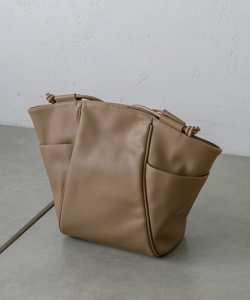 loti（ロティ）の「【EC限定】loti 2WAYハンドルトート（トートバッグ・レディース・ブラック/ベージュ/ネイビー・ONE SIZE）」の9枚目の写真