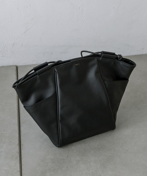 loti（ロティ）の「【EC限定】loti 2WAYハンドルトート（トートバッグ・レディース・ブラック/ベージュ/ネイビー・ONE SIZE）」の12枚目の写真