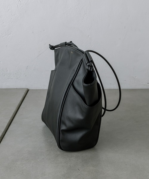 loti（ロティ）の「【EC限定】loti 2WAYハンドルトート（トートバッグ・レディース・ブラック/ベージュ/ネイビー・ONE SIZE）」の5枚目の写真