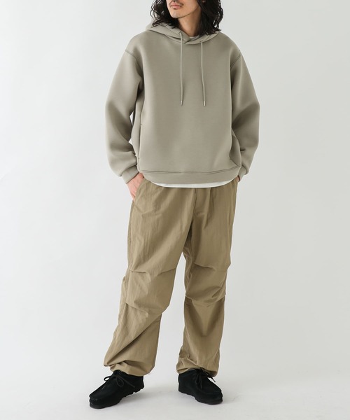 URBAN RESEARCH Sonny Label（アーバンリサーチサニーレーベル）の「ダンボールプルオーバーパーカー（パーカー・メンズ・ホワイト/ライトカーキ/ブラック/グレー系その他・MEDIUM/LARGE/X-LARGE）」の13枚目の写真