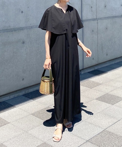 Riberry(リベリー)の「ブロードケープワンピース(ワンピース・レディース・ネイビー/オフホワイト/ブラック・MEDIUM)」の9枚目の写真