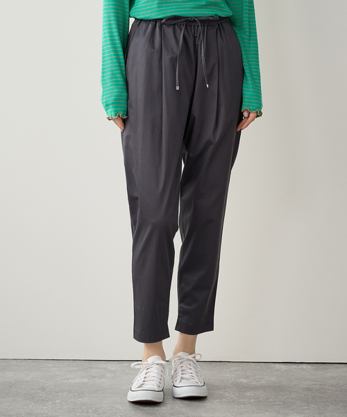 LE SOUK HOLIDAY（ルスークホリデー）の「タックテーパードパンツ2024SS（スラックス・レディース・ピンク/ベージュ/ネイビー/チャコールグレー/ブラック/カーキ・S/M/L）」の2枚目の写真