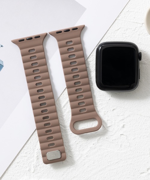 emonique(エモニーク)の「シリコン製 Apple Watch バンド スマートウォッチバンド【38/40/41/42/44/45/49mm対応】(デジタル腕時計・メンズ・グリーン/スカイブルー/ブラウン/ワインレッド/グレー/オレンジ/レッド/ブラック/ダークインディゴブルー/オフホワイト/ネイビー/ダークネイビー/ホワイト/チョコ/テラコッタ・42/38)」の6枚目の写真