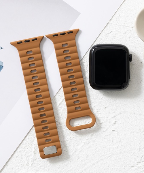 emonique(エモニーク)の「シリコン製 Apple Watch バンド スマートウォッチバンド【38/40/41/42/44/45/49mm対応】(デジタル腕時計・メンズ・グリーン/スカイブルー/ブラウン/ワインレッド/グレー/オレンジ/レッド/ブラック/ダークインディゴブルー/オフホワイト/ネイビー/ダークネイビー/ホワイト/チョコ/テラコッタ・42/38)」の5枚目の写真