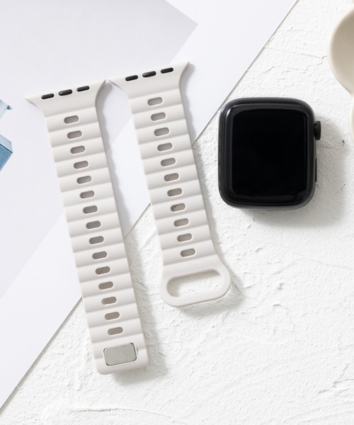 emonique(エモニーク)の「シリコン製 Apple Watch バンド スマートウォッチバンド【38/40/41/42/44/45/49mm対応】(デジタル腕時計・メンズ・グリーン/スカイブルー/ブラウン/ワインレッド/グレー/オレンジ/レッド/ブラック/ダークインディゴブルー/オフホワイト/ネイビー/ダークネイビー/ホワイト/チョコ/テラコッタ・42/38)」の3枚目の写真