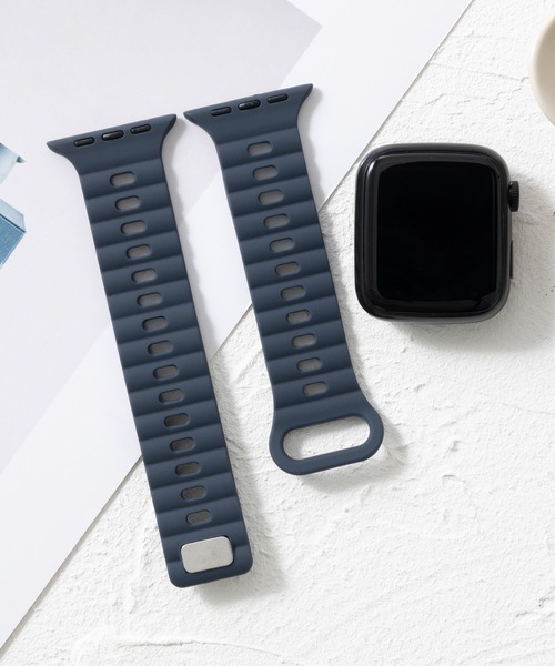emonique(エモニーク)の「シリコン製 Apple Watch バンド スマートウォッチバンド【38/40/41/42/44/45/49mm対応】(デジタル腕時計・メンズ・グリーン/スカイブルー/ブラウン/ワインレッド/グレー/オレンジ/レッド/ブラック/ダークインディゴブルー/オフホワイト/ネイビー/ダークネイビー/ホワイト/チョコ/テラコッタ・42/38)」の12枚目の写真
