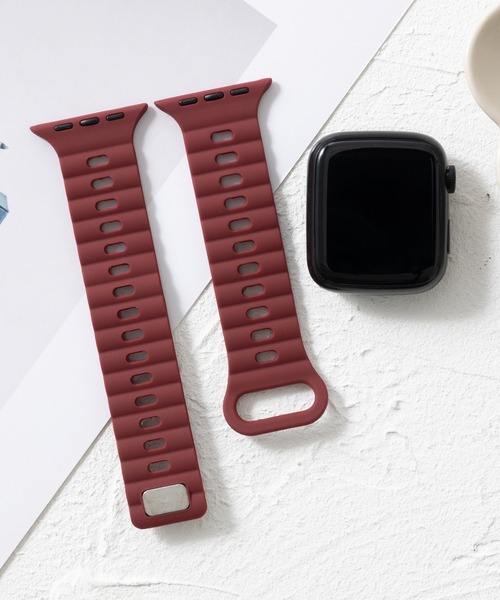 emonique(エモニーク)の「シリコン製 Apple Watch バンド スマートウォッチバンド【38/40/41/42/44/45/49mm対応】(デジタル腕時計・メンズ・グリーン/スカイブルー/ブラウン/ワインレッド/グレー/オレンジ/レッド/ブラック/ダークインディゴブルー/オフホワイト/ネイビー/ダークネイビー/ホワイト/チョコ/テラコッタ・42/38)」の14枚目の写真