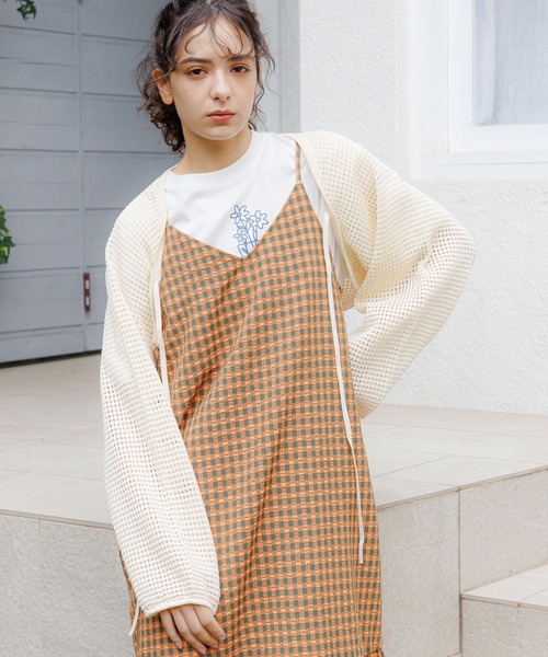 LAKOLE(ラコレ)の「ラメメッシュニットボレロ / 115412(カーディガン/ボレロ・レディース・コーラル/アイボリー/ブラック・SMALL/MEDIUM)」の2枚目の写真