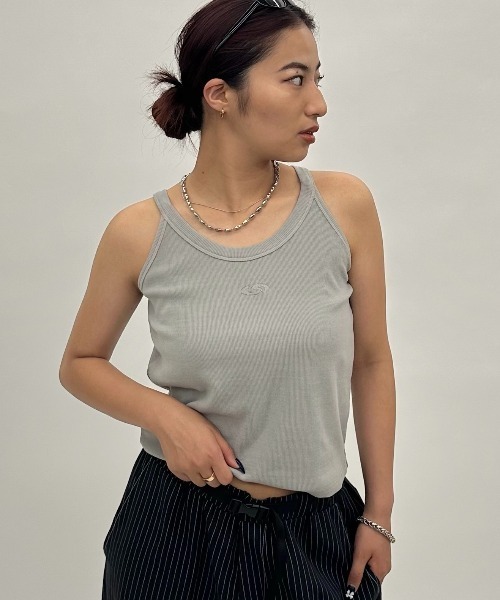 WHO'S WHO gallery（フーズフーギャラリー）の「【SLOPPY/スロッピー】フューチャーロゴアメスリタンク（タンクトップ・レディース・チャコールグレー/ライトグレー/ブラック/グレー/オフホワイト/ブラック系その他・FREE）」の6枚目の写真