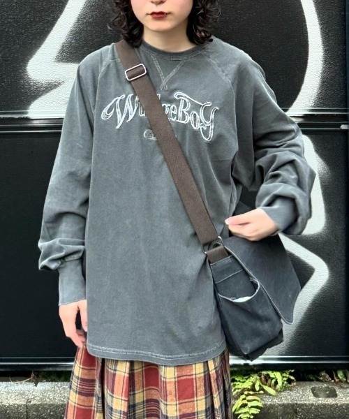 WudgeBoy(ワッジボーイ)の「pigment raglan LS tee(Tシャツ/カットソー・レディース・カーキ/ブラウン/ブラック・LARGE/MEDIUM)」の2枚目の写真