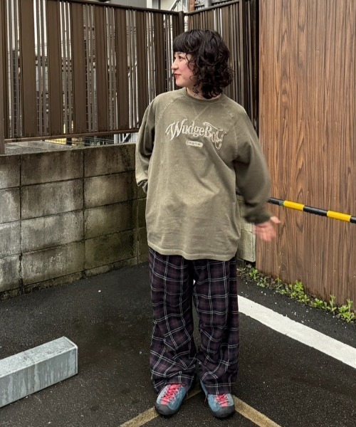 WudgeBoy(ワッジボーイ)の「pigment raglan LS tee(Tシャツ/カットソー・レディース・カーキ/ブラウン/ブラック・LARGE/MEDIUM)」の8枚目の写真