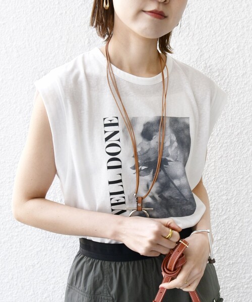 +81BRANCA(ハチイチブランカ)の「*【SHIPS別注】81BRANCA:ノースリーブ シアー フォト TEE(Tシャツ/カットソー・レディース・オフホワイト/チャコールグレー・ONE SIZE)」の2枚目の写真