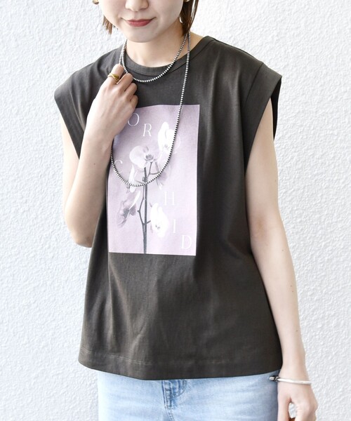 +81BRANCA(ハチイチブランカ)の「*【SHIPS別注】81BRANCA:ノースリーブ シアー フォト TEE(Tシャツ/カットソー・レディース・オフホワイト/チャコールグレー・ONE SIZE)」の19枚目の写真