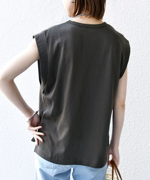 +81BRANCA(ハチイチブランカ)の「*【SHIPS別注】81BRANCA:ノースリーブ シアー フォト TEE(Tシャツ/カットソー・レディース・オフホワイト/チャコールグレー・ONE SIZE)」の17枚目の写真