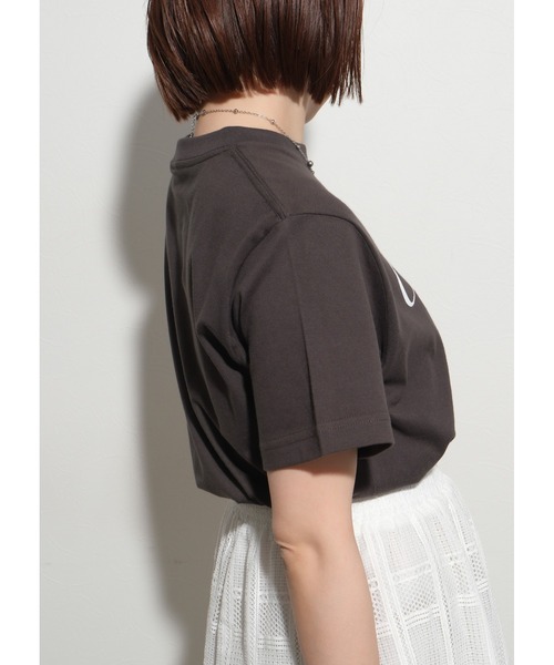 palm RICHE(ポームリシュ)の「CHILAFA Tシャツ(Tシャツ/カットソー・レディース・チャコールグレー/ホワイト×ブラック/レッド・M)」の11枚目の写真