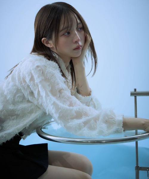 Auntie Rosa(アンティローザ)の「【_chunpi】フロントベルト付き お花のフリンジシアーシャツ(シャツ/ブラウス・レディース・オフホワイト/ブラック・FREE)」の11枚目の写真