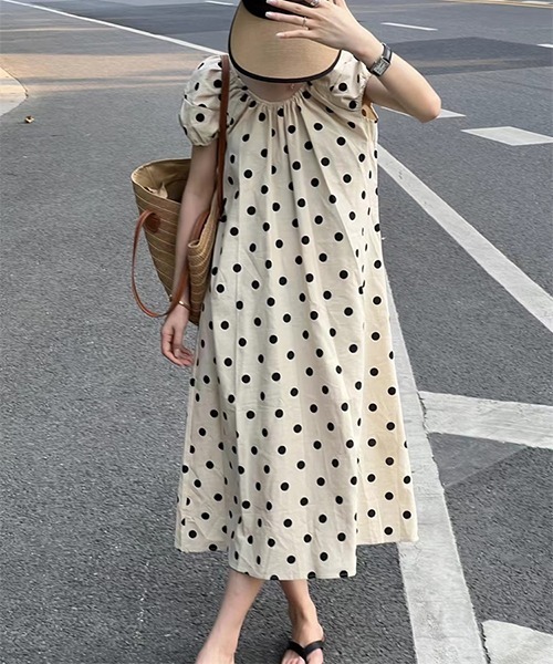 gossip！ロサンゼルス（ゴシップロサンゼルス）の「パフスリーブ ラウンドネックゆったりドット柄ロングワンピース（ワンピース・レディース・オフホワイト・FREE）」の2枚目の写真