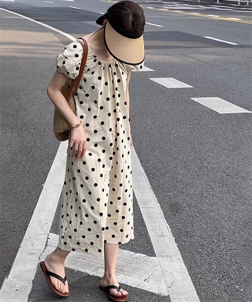 gossip！ロサンゼルス（ゴシップロサンゼルス）の「パフスリーブ ラウンドネックゆったりドット柄ロングワンピース（ワンピース・レディース・オフホワイト・FREE）」の4枚目の写真