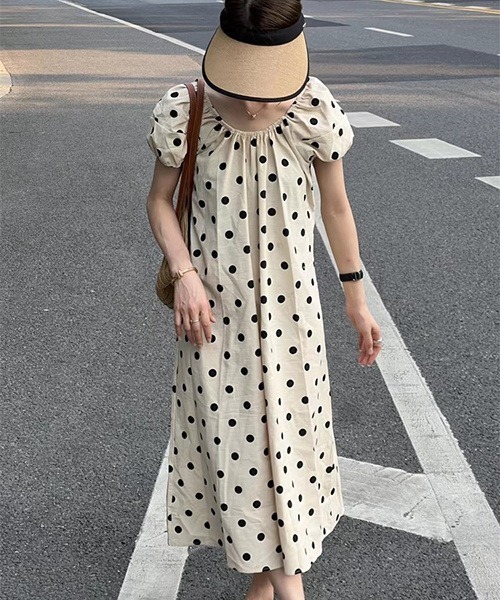 gossip！ロサンゼルス（ゴシップロサンゼルス）の「パフスリーブ ラウンドネックゆったりドット柄ロングワンピース（ワンピース・レディース・オフホワイト・FREE）」の7枚目の写真