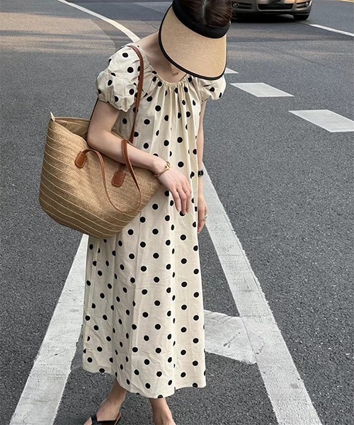 gossip！ロサンゼルス（ゴシップロサンゼルス）の「パフスリーブ ラウンドネックゆったりドット柄ロングワンピース（ワンピース・レディース・オフホワイト・FREE）」の6枚目の写真