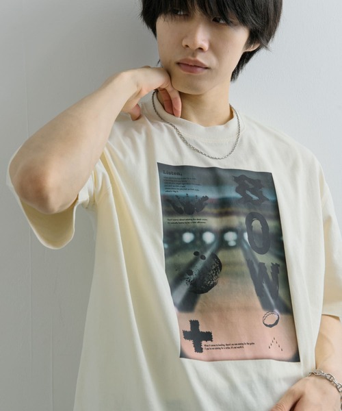 SENSE OF PLACE by URBAN RESEARCH(センスオブプレイスバイアーバンリサーチ)の「フォトグラフィックTシャツ B(Tシャツ/カットソー・メンズ・アイボリー/グリーン/チャコールグレー・MEDIUM/LARGE)」の4枚目の写真