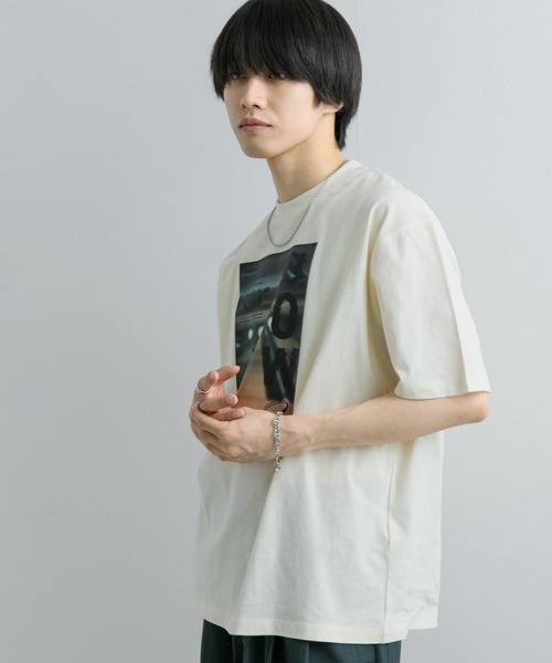 SENSE OF PLACE by URBAN RESEARCH(センスオブプレイスバイアーバンリサーチ)の「フォトグラフィックTシャツ B(Tシャツ/カットソー・メンズ・アイボリー/グリーン/チャコールグレー・MEDIUM/LARGE)」の6枚目の写真