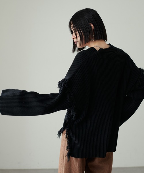 LARUTA(ラルータ)の「【LARUTA】バルキーVネックニットプルオーバー(ニット/セーター・レディース・ベージュ/レッド系その他/チャコールグレー/グレイッシュベージュ/ブラック・FREE)」の13枚目の写真