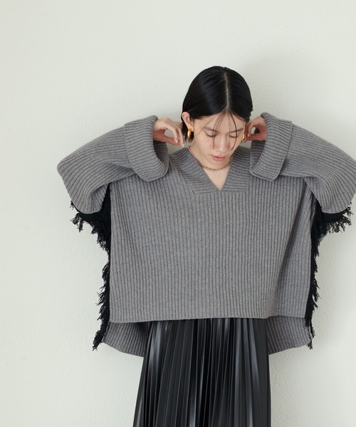 LARUTA(ラルータ)の「【LARUTA】バルキーVネックニットプルオーバー(ニット/セーター・レディース・ベージュ/レッド系その他/チャコールグレー/グレイッシュベージュ/ブラック・FREE)」の16枚目の写真