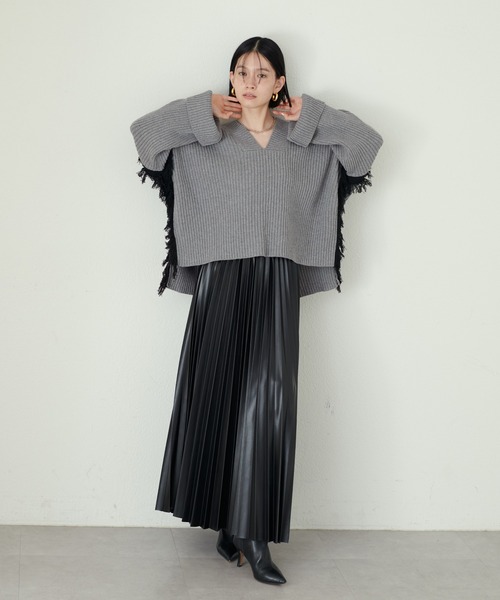 LARUTA(ラルータ)の「【LARUTA】バルキーVネックニットプルオーバー(ニット/セーター・レディース・ベージュ/レッド系その他/チャコールグレー/グレイッシュベージュ/ブラック・FREE)」の21枚目の写真
