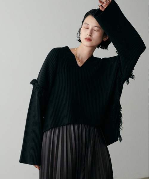 LARUTA(ラルータ)の「【LARUTA】バルキーVネックニットプルオーバー(ニット/セーター・レディース・ベージュ/レッド系その他/チャコールグレー/グレイッシュベージュ/ブラック・FREE)」の6枚目の写真